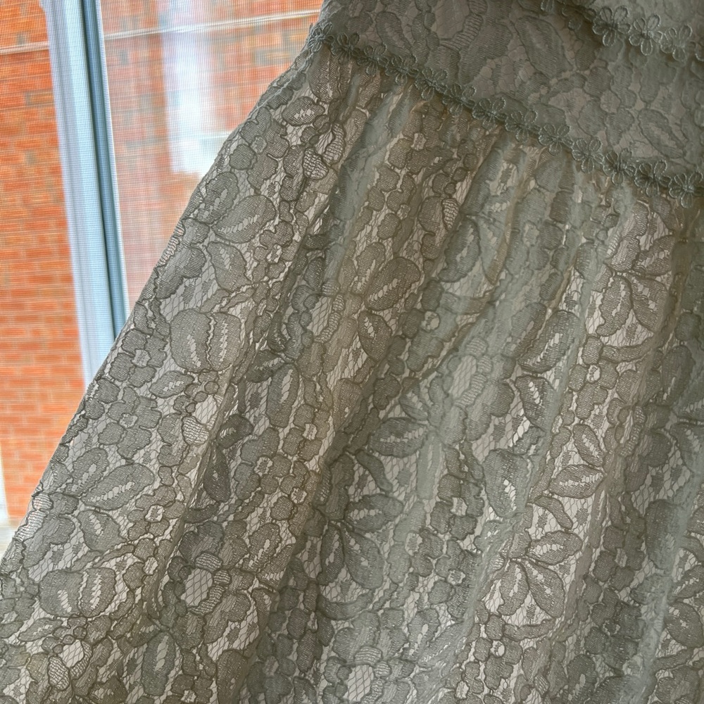 WHITE LACE DRESS - Picture 2 of 4